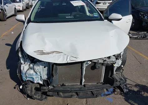 2020 Toyota Corolla Le z USA, uszkodzony, nr VIN 5YFEPRAE4LP131149